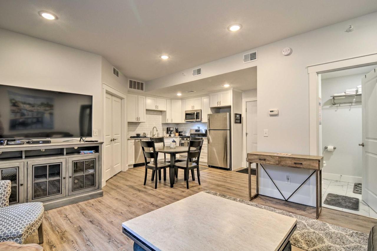 Modern Traverse City Condo About 1 Mi To Bay! Exterior photo