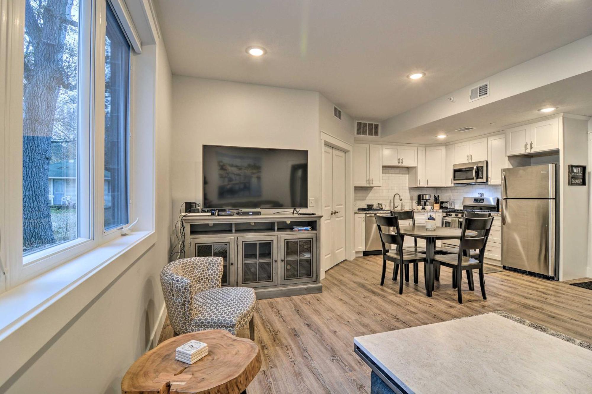 Modern Traverse City Condo About 1 Mi To Bay! Exterior photo