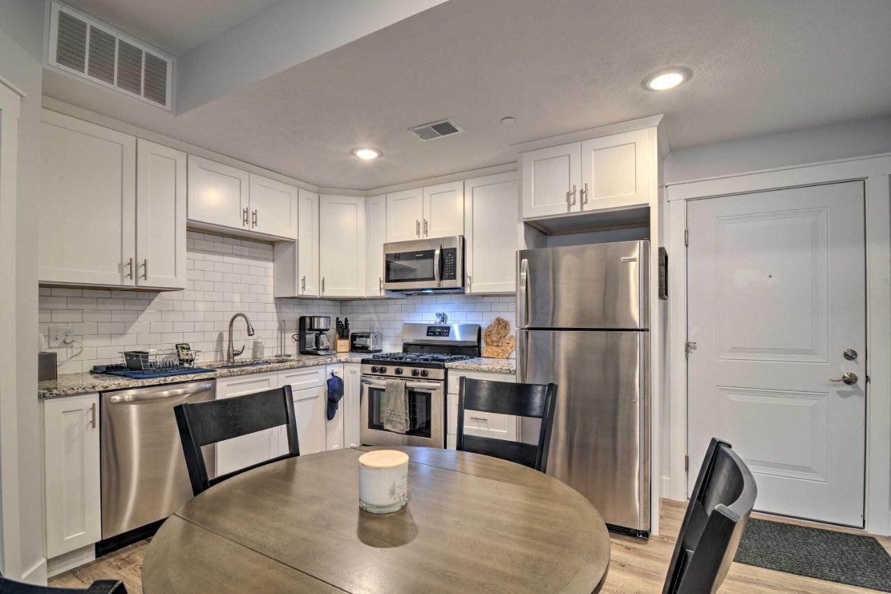 Modern Traverse City Condo About 1 Mi To Bay! Exterior photo