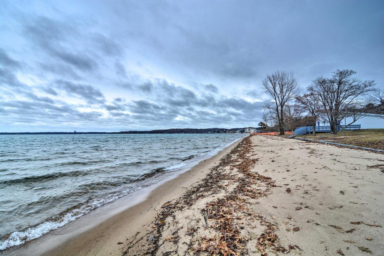 Modern Traverse City Condo About 1 Mi To Bay! Exterior photo