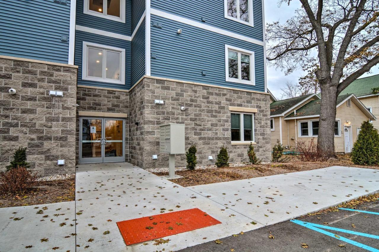 Modern Traverse City Condo About 1 Mi To Bay! Exterior photo