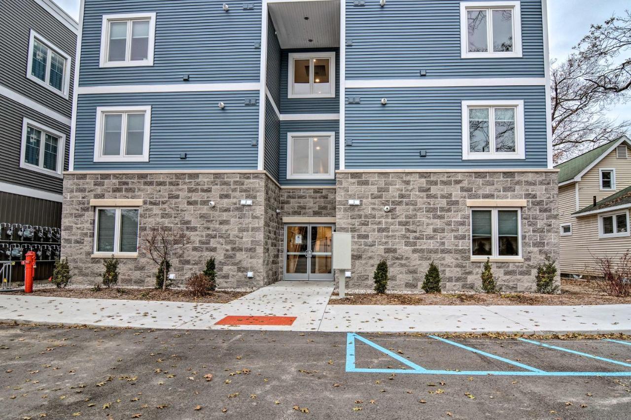 Modern Traverse City Condo About 1 Mi To Bay! Exterior photo